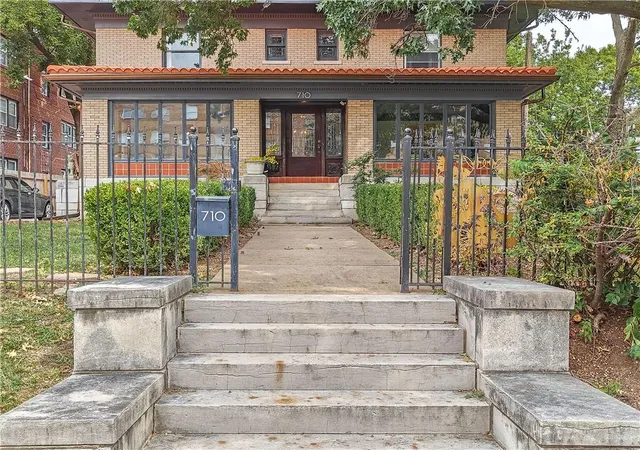 Photo 3 of Sale Pending at 710 E Armour Blvd, Kansas City, MO 64109 | MLS# 2633880 | Listing updated on 2026-09-12