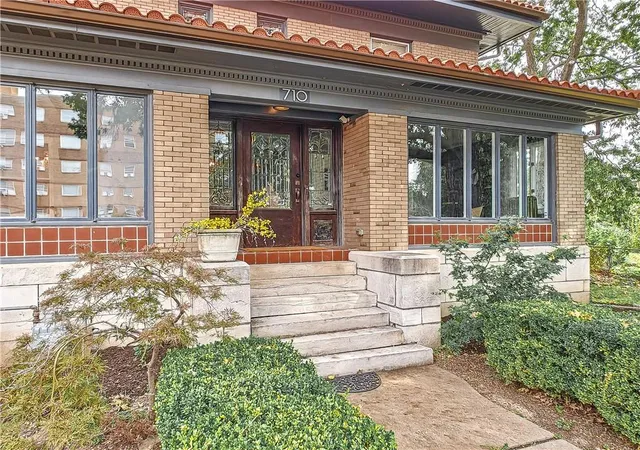Photo 4 of Sale Pending at 710 E Armour Blvd, Kansas City, MO 64109 | MLS# 2633880 | Listing updated on 2026-09-12