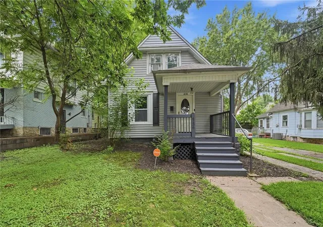 Photo 3 of Single family home for sale at 4136 Holly St, Kansas City, MO 64111 | MLS# 2633883 | Listing updated on 2026-09-18