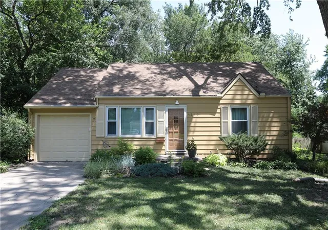 1st image of 4813 Canterbury St, Roeland Park, KS 66205 | MLS# 2633890