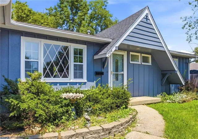 4th image of 104 Bowman St, Harrisonville, MO 64701 | MLS# 2633891