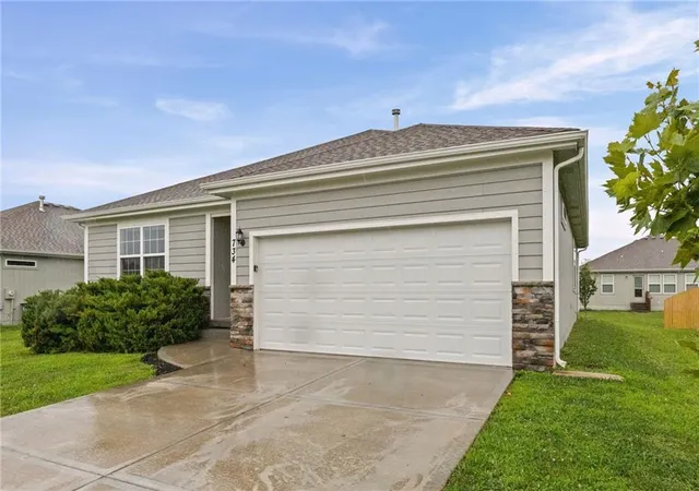 Photo 2 of Sale Pending at 734 S Cypress St, Gardner, KS 66030 | MLS# 2633893 | Listing updated on 2026-08-25