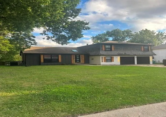 2nd image of 3315 Shady Lane Dr, Gladstone, MO 64119 | MLS# 2633898