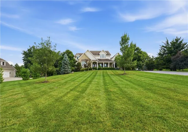 3rd image of 3835 N 180Th Ter, Stilwell, KS 66085 | MLS# 2633901