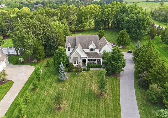 4th image of 3835 N 180Th Ter, Stilwell, KS 66085 | MLS# 2633901