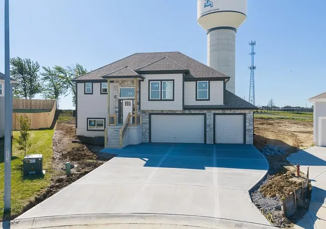 Photo 1 of Single family home for sale at 15589 Sheridan Ct, Basehor, KS 66007 | MLS# 2633903 | Listing updated on 2026-09-04
