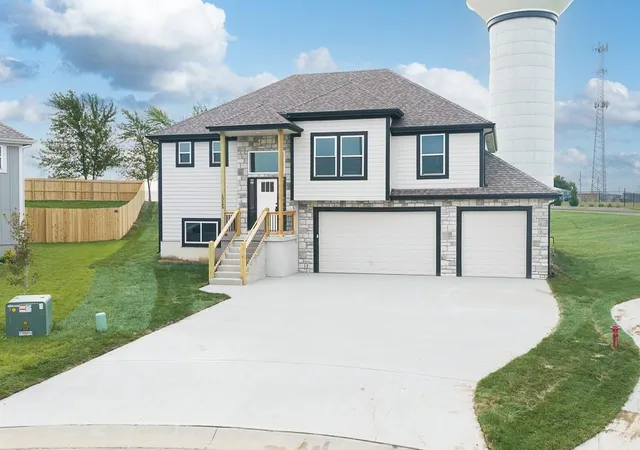 Photo 1 of Single family home for sale at 15589 Sheridan Ct, Basehor, KS 66007 | MLS# 2633903 | Listing updated on 2026-10-08