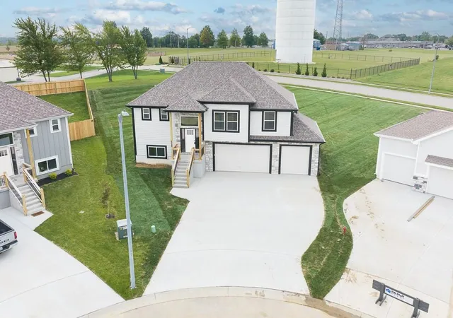 Photo 2 of Single family home for sale at 15589 Sheridan Ct, Basehor, KS 66007 | MLS# 2633903 | Listing updated on 2026-10-08
