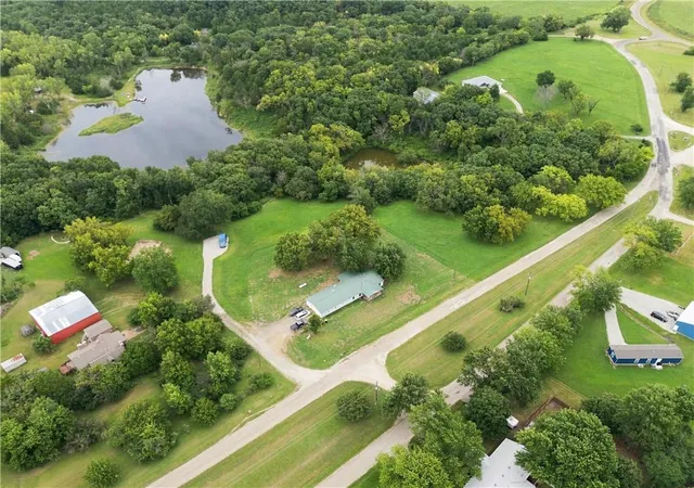 3rd image of 8567 Willow Ct, Ozawkie, KS 66070 | MLS# 2633904