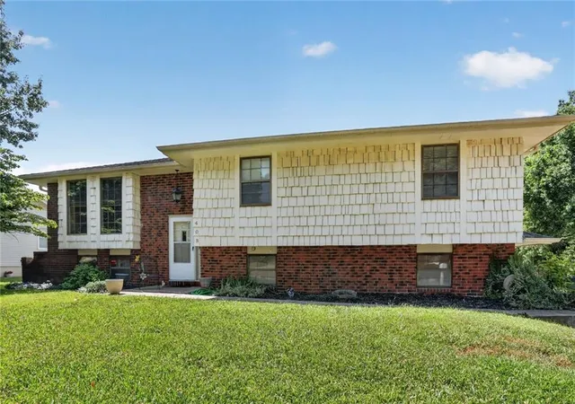 1st image of 408 E Walnut St, Odessa, MO 64076 | MLS# 2633907