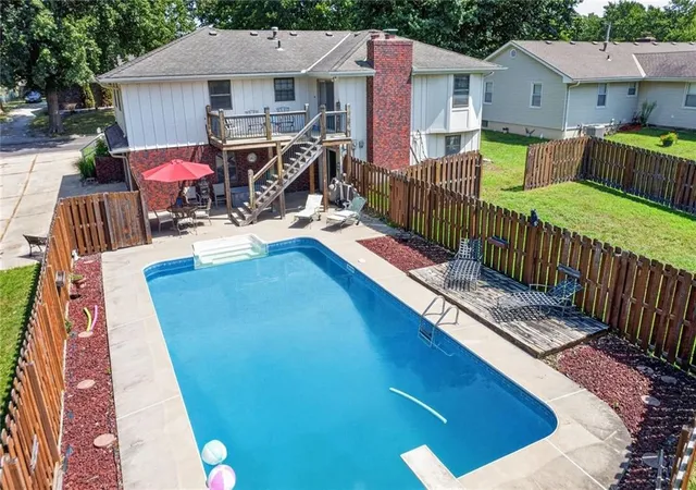 2nd image of 408 E Walnut St, Odessa, MO 64076 | MLS# 2633907