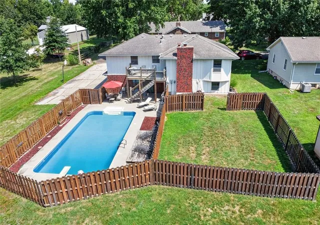 4th image of 408 E Walnut St, Odessa, MO 64076 | MLS# 2633907