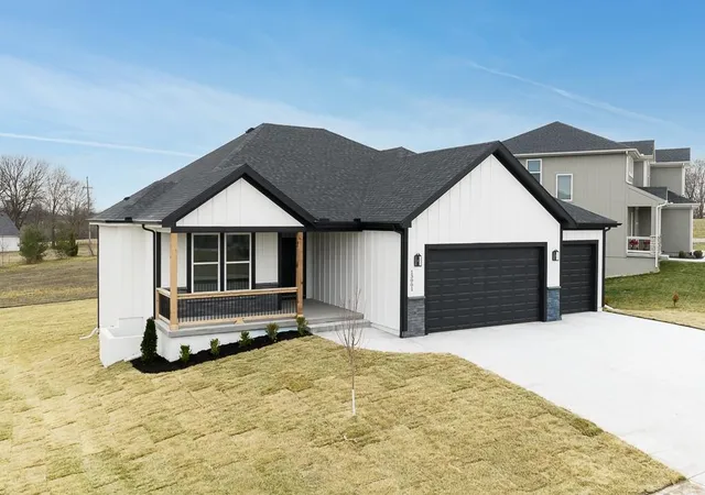 image of 15618 Austin Ct, Basehor, KS 66007 | MLS# 2633909