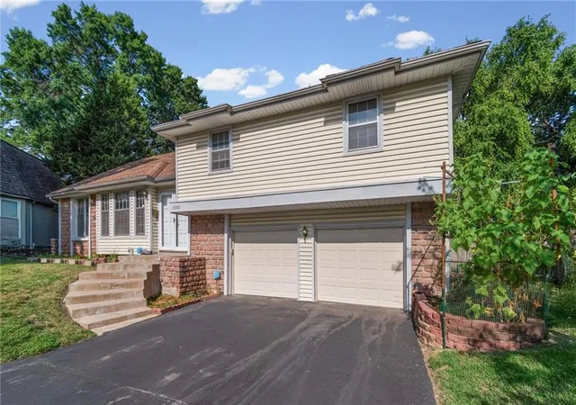 Photo 2 of Single family home for sale at 10530 Wedd St, Overland Park, KS 66212 | MLS# 2633911 | Listing updated on 2026-09-01