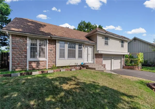 Photo 3 of Single family home for sale at 10530 Wedd St, Overland Park, KS 66212 | MLS# 2633911 | Listing updated on 2026-09-01