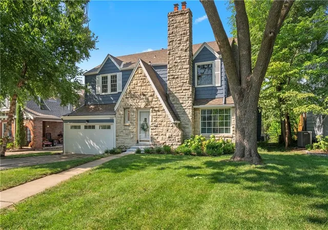 Photo 2 of Sale Pending at 1260 W 72nd Street, Kansas City, MO 64114 | MLS# 2633914 | Listing updated on 2026-08-17