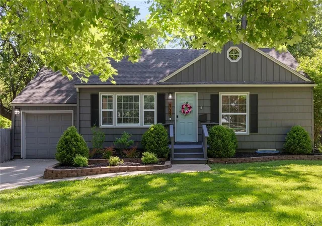 1st image of 6739 Roe Ave, Prairie Village, KS 66208 | MLS# 2633917
