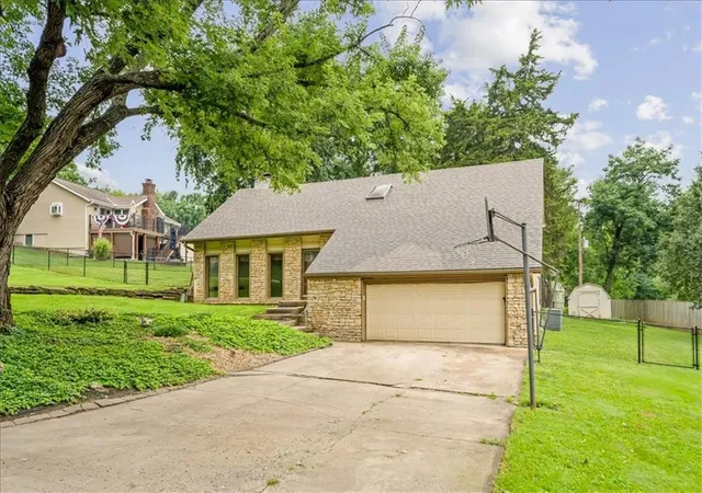 image of 6908 Millridge St, Shawnee, KS 66218 | MLS# 2633925