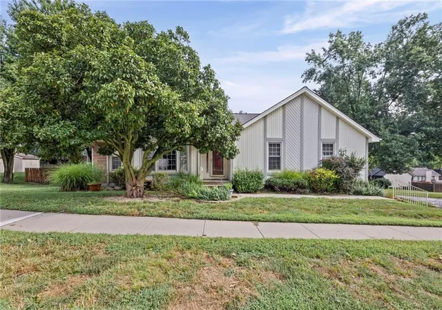 Photo 1 of Sale Pending at 8210 N Virginia Ave, Kansas City, MO 64118 | MLS# 2633927 | Listing updated on 2026-08-13
