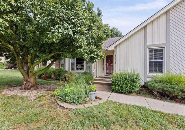Photo 2 of Sale Pending at 8210 N Virginia Ave, Kansas City, MO 64118 | MLS# 2633927 | Listing updated on 2026-08-13