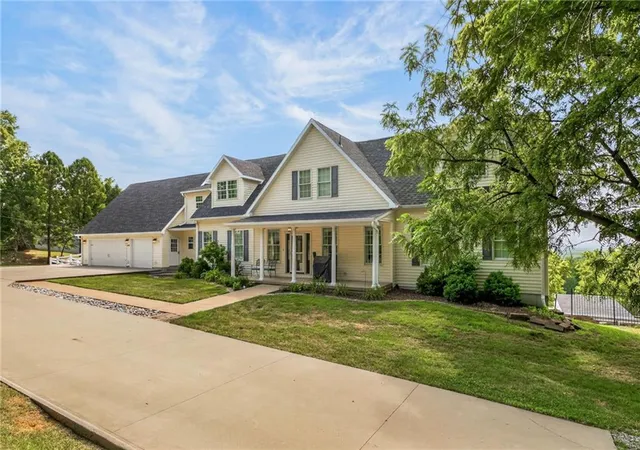 3rd image of 1403 Paxton St, Mound City, MO 64470 | MLS# 2633932