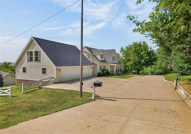 4th image of 1403 Paxton St, Mound City, MO 64470 | MLS# 2633932