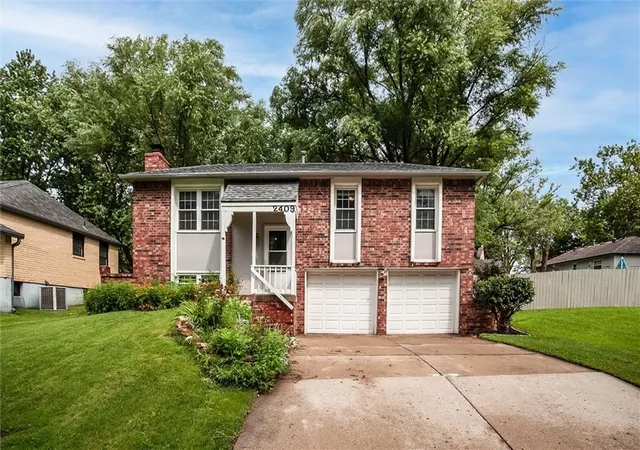 1st image of 2409 Nw Salem Ct, Blue Springs, MO 64015 | MLS# 2633935