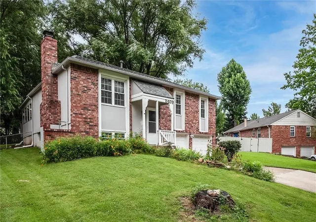 2nd image of 2409 Nw Salem Ct, Blue Springs, MO 64015 | MLS# 2633935
