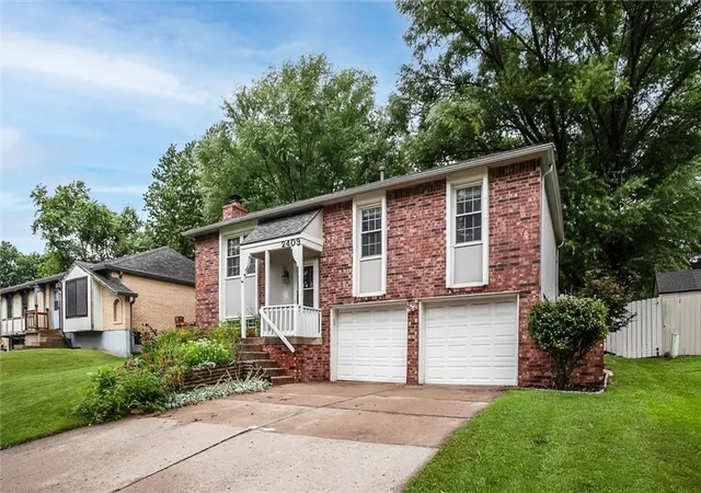 3rd image of 2409 Nw Salem Ct, Blue Springs, MO 64015 | MLS# 2633935
