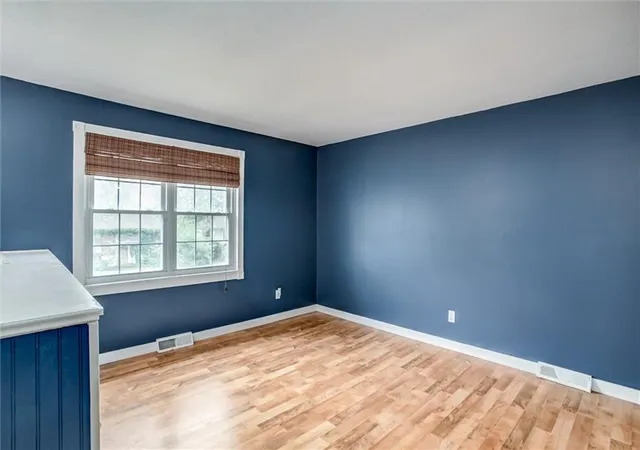 4th image of 2409 Nw Salem Ct, Blue Springs, MO 64015 | MLS# 2633935