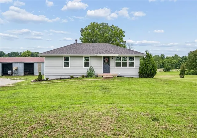 3rd image of 34906 E Colbern Rd, Lone Jack, MO 64070 | MLS# 2633946