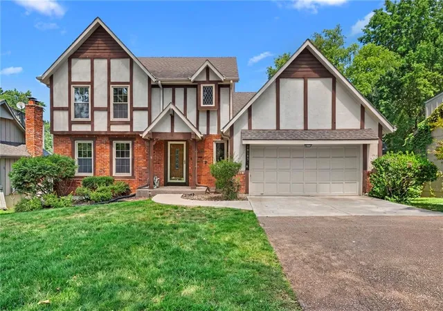 Photo 1 of Sale Pending at 10183 Switzer Rd, Overland Park, KS 66212 | MLS# 2633947 | Listing updated on 2026-08-17