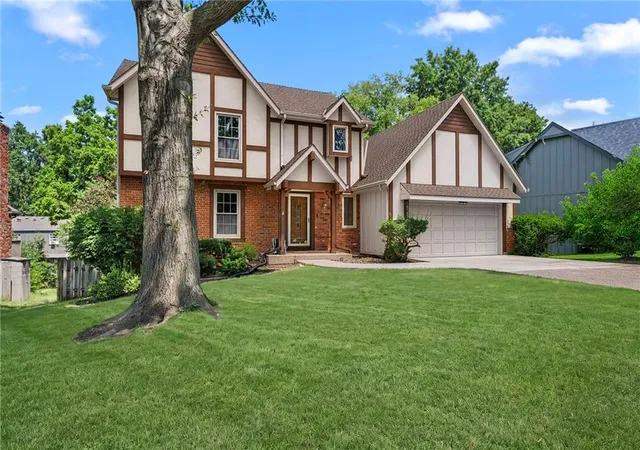Photo 3 of Sale Pending at 10183 Switzer Rd, Overland Park, KS 66212 | MLS# 2633947 | Listing updated on 2026-08-17