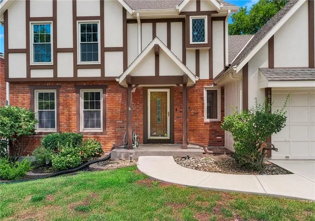 Photo 3 of Sale Pending at 10183 Switzer Rd, Overland Park, KS 66212 | MLS# 2633947 | Listing updated on 2026-08-17