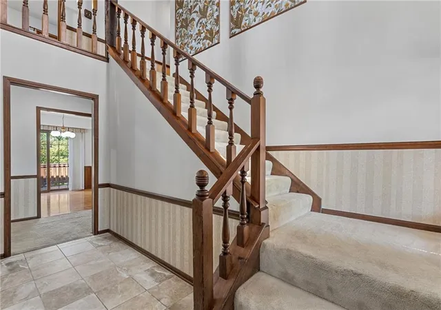 Photo 4 of Sale Pending at 10183 Switzer Rd, Overland Park, KS 66212 | MLS# 2633947 | Listing updated on 2026-08-17