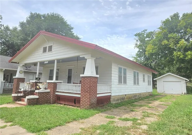 2nd image of 1417 N 8th St, Independence, KS 67301 | MLS# 2633949