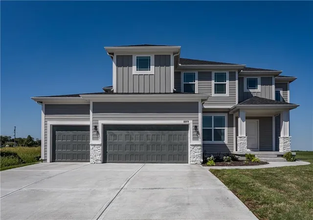 Photo 2 of Single family home for sale at 16978 S Brentwood St, Olathe, KS 66062 | MLS# 2633951 | Listing updated on 2026-10-03