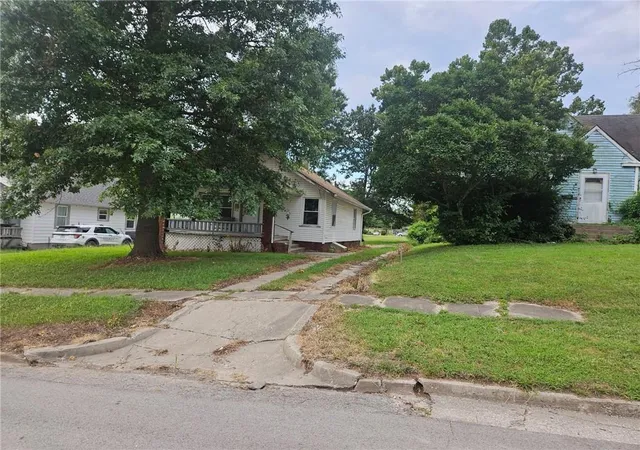 1st image of 413 W 22nd St, Higginsville, MO 64037 | MLS# 2633952