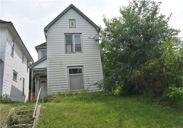 Photo 1 of Sale Pending at 2504 Lafayette St, Saint Joseph, MO 64507 | MLS# 2633953 | Listing updated on 2026-09-02