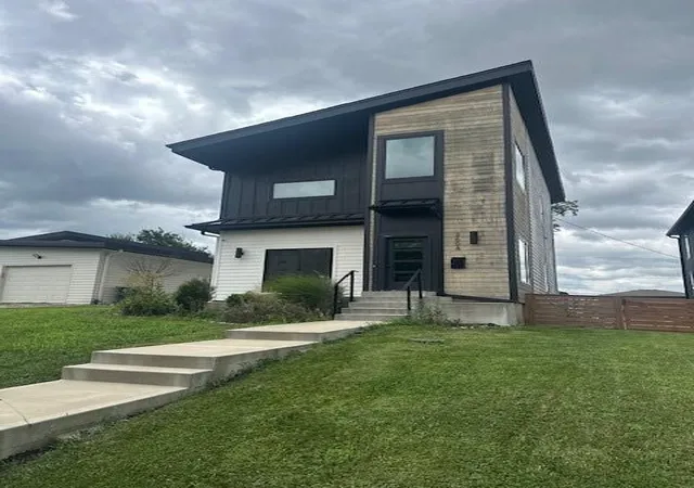 Photo 1 of Sale Pending at 2604 W Paseo Blvd, Kansas City, MO 64108 | MLS# 2633954 | Listing updated on 2026-08-07
