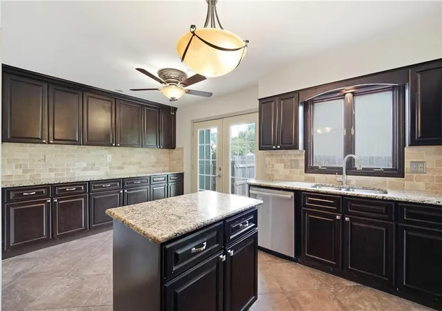 Photo 4 of Single family home for sale at 701 NE Burning Tree St, Lees Summit, MO 64064 | MLS# 2633959 | Listing updated on 2026-08-23