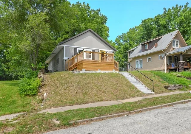 Photo 2 of Single family home for sale at 4526 Park Ave, Kansas City, MO 64130 | MLS# 2633960 | Listing updated on 2026-08-15