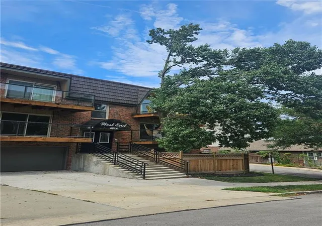 Condo for sale at 4614 Holly St #3, Kansas City, MO 64112 | MLS# 2633968