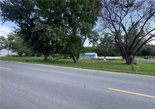 2nd image of 402 E 3rd St, Mound City, MO 64470 | MLS# 2633974