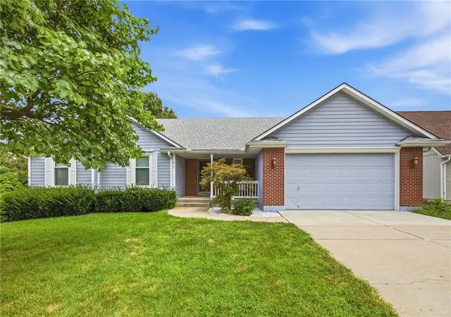 1st image of 813 Sw Foxtail Dr, Grain Valley, MO 64029 | MLS# 2633978