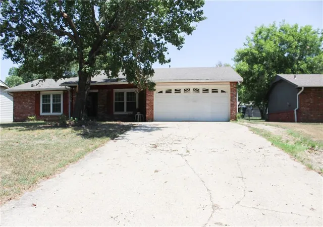 1st image of 524 S 6th St, Independence, KS 67301 | MLS# 2633982