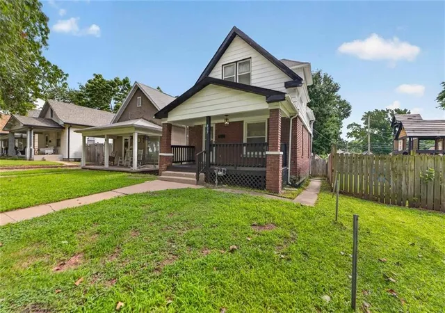 Photo 1 of Single family home for sale at 433 Oakley Ave, Kansas City, MO 64123 | MLS# 2633986 | Listing updated on 2026-08-14