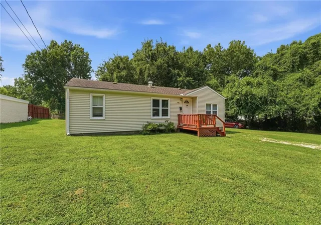2nd image of 701 Hickory St, Richmond, MO 64085 | MLS# 2633987