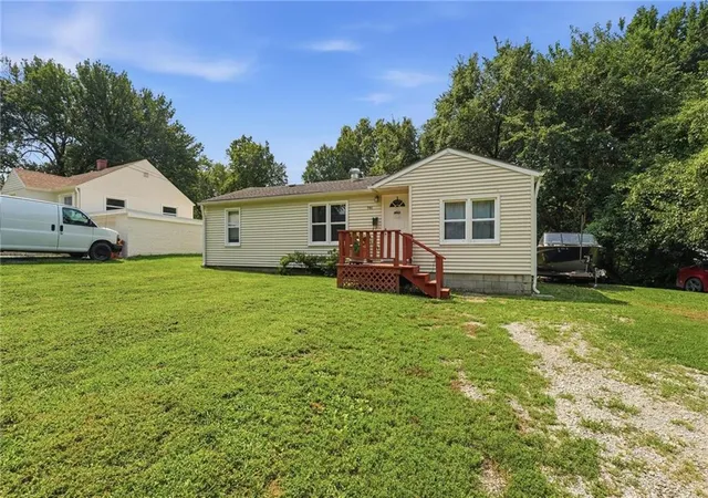 Photo 3 of Single family home for sale at 701 Hickory St, Richmond, MO 64085 | MLS# 2633987 | Listing updated on 2026-10-01