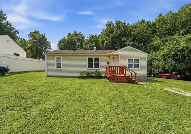 Photo 4 of Single family home for sale at 701 Hickory St, Richmond, MO 64085 | MLS# 2633987 | Listing updated on 2026-10-01